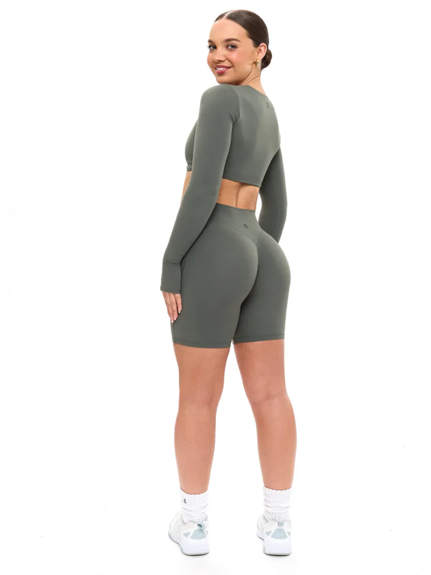 Aggressive Scrunch Short 7"