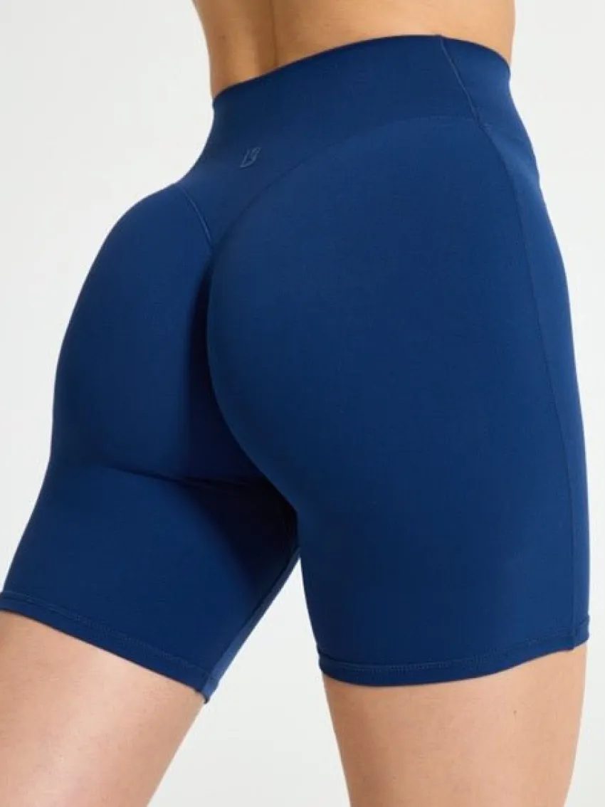 Aggressive Scrunch Short 7"