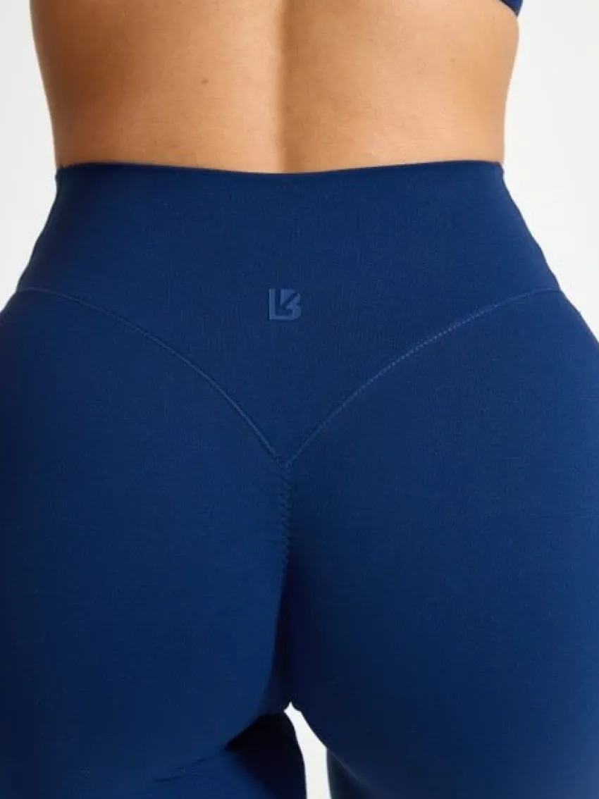 Aggressive Scrunch Short 7"