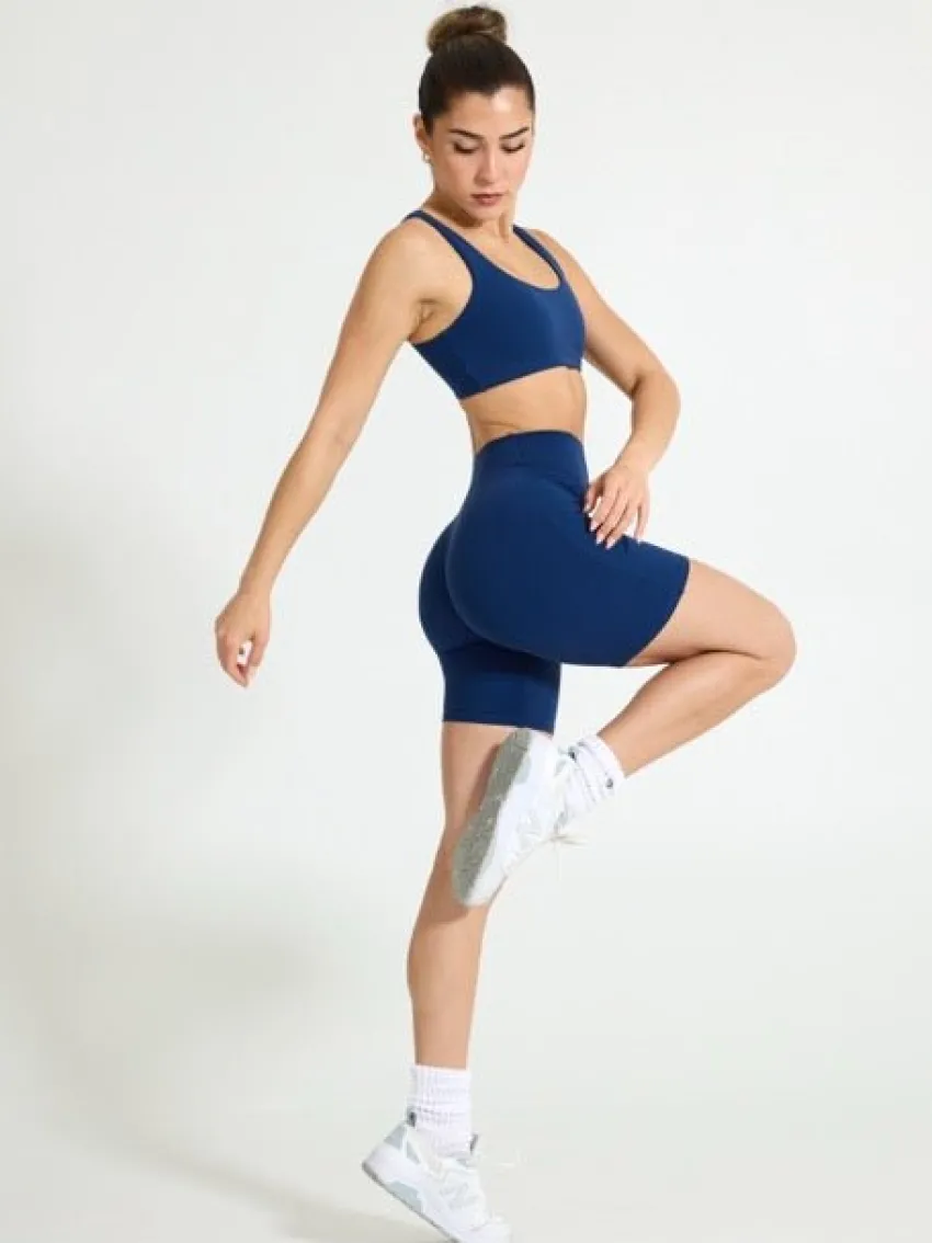 Aggressive Scrunch Short 7"